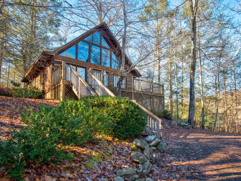 a large wooden house in the woods at Bear Cave Haus, 2 Bedrooms, Fireplace, Hot Tub, Pool Table, WiFi, Sleeps 8 in Gatlinburg