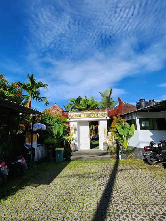 Zahrada ubytování Agung Wiwin Homestay & Restaurant