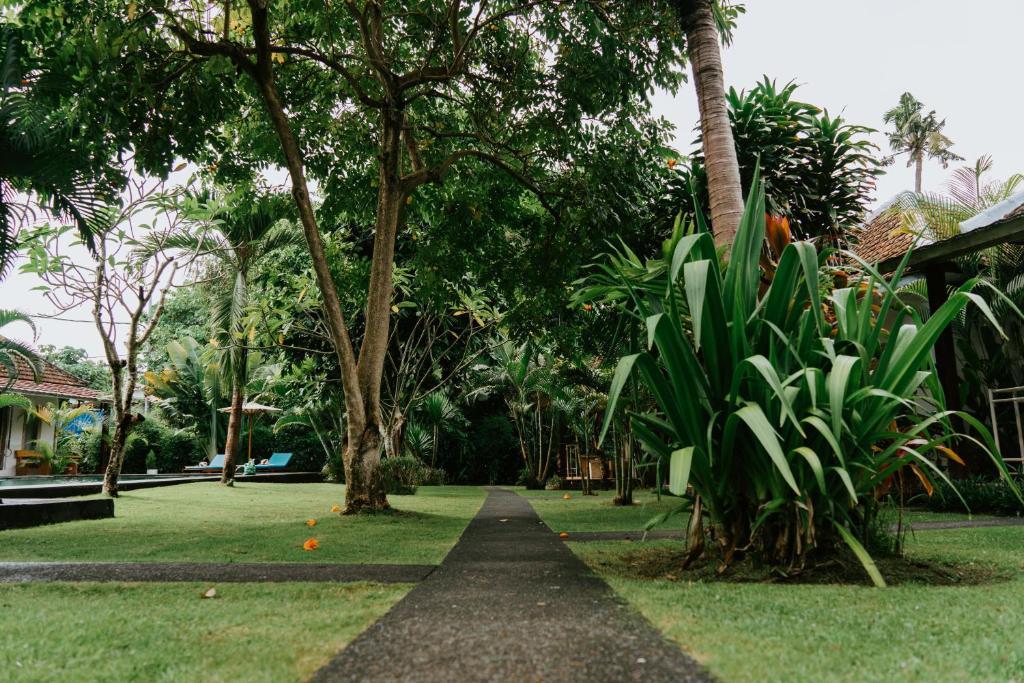 Zahrada ubytování Agung Wiwin Homestay & Restaurant