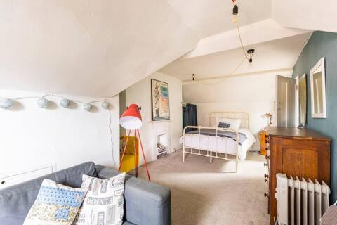 Tŷ Selah, Rugby Ave, Neath