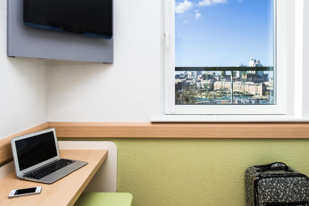 ibis budget Leeds Centre Crown Point Road - Resim 42