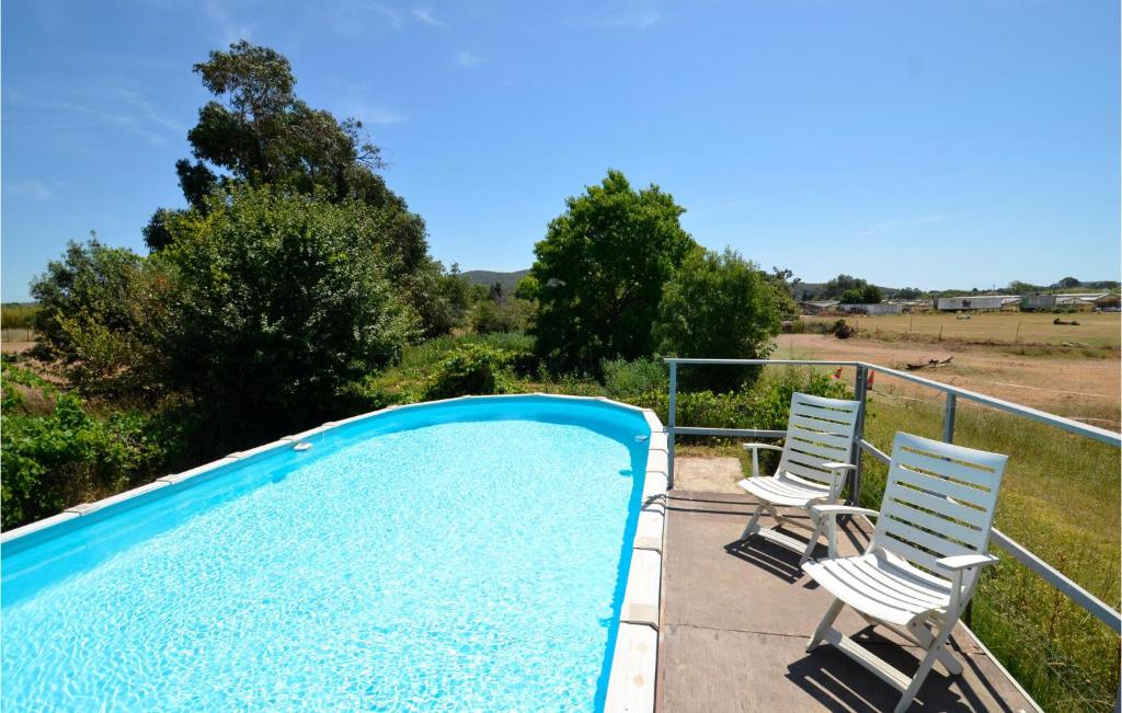 Πισίνα στο ή κοντά στο Beautiful Home In La Garde With Kitchen