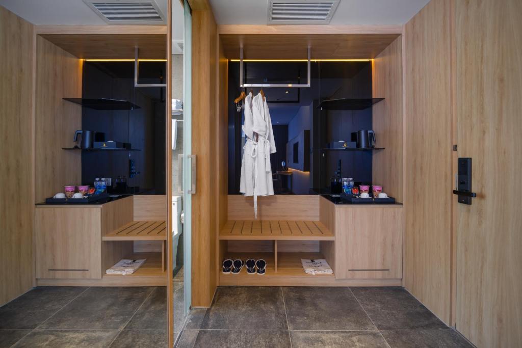 Deluxe Double with Bathtub