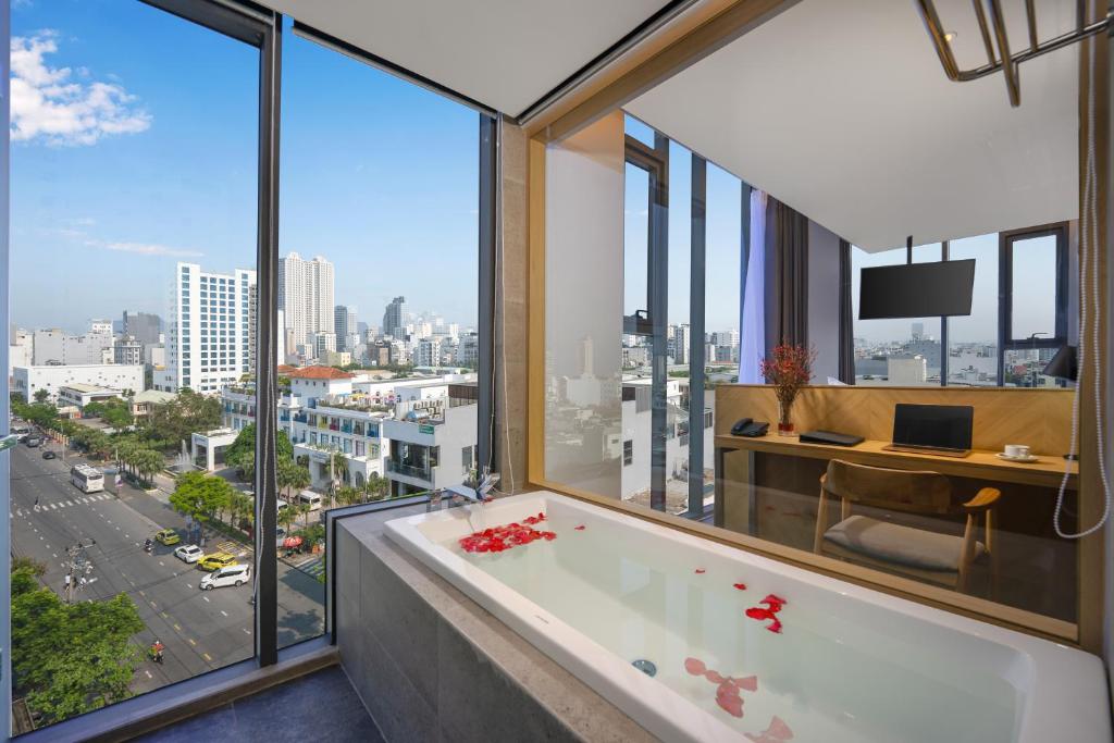 Executive Suite - High Floor