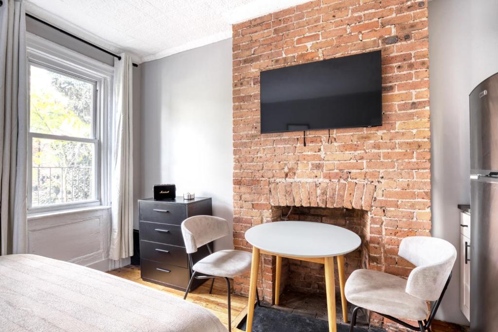 West Village studio w courtyard nr NYU NYC1016, New York, USA