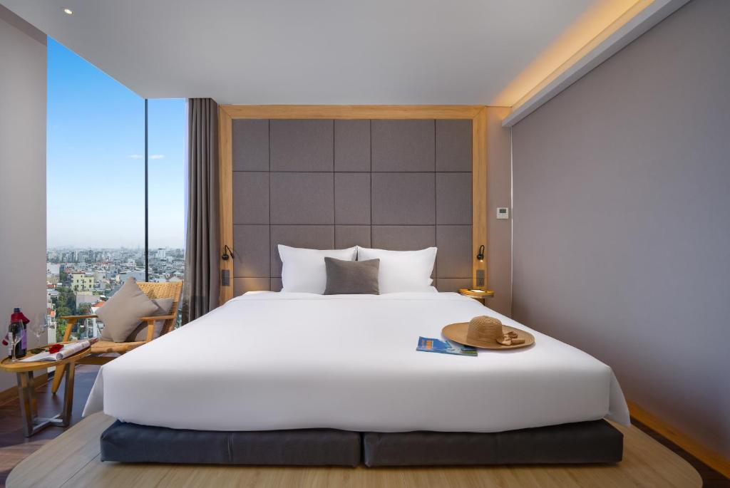 Premier Double Room with Bathtub and City View