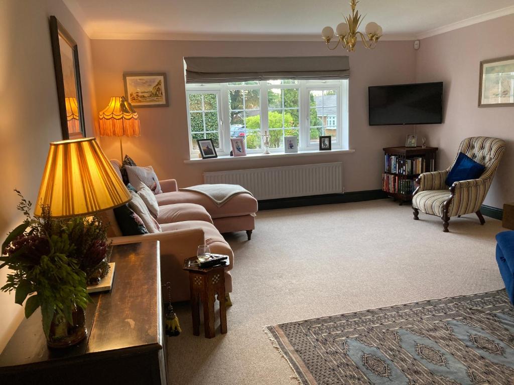 Stunning 2 Bed bungalow in Liverpool leafy suburb, Liverpool (updated prices 2024)