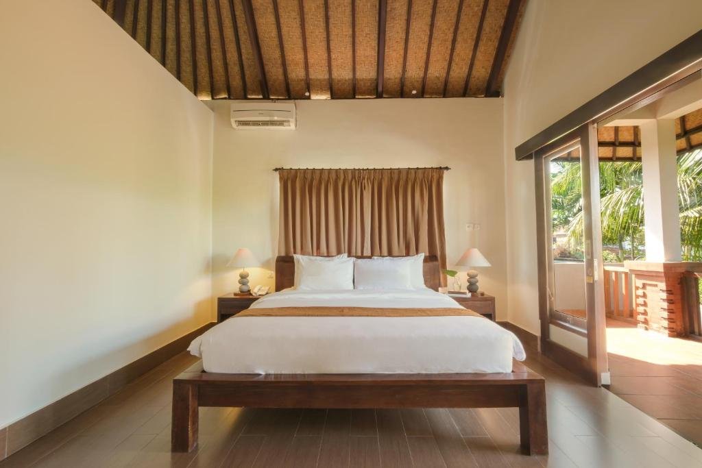 Postel nebo postele na pokoji v ubytování Artini Bisma Ubud Hotel