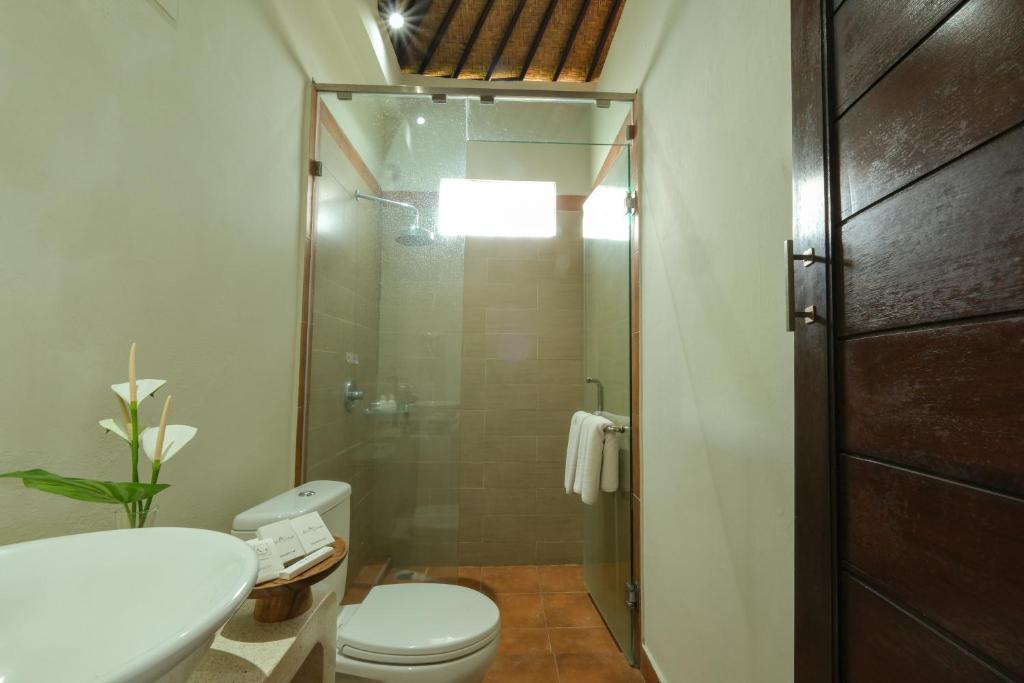 Koupelna v ubytování Artini Bisma Ubud Hotel