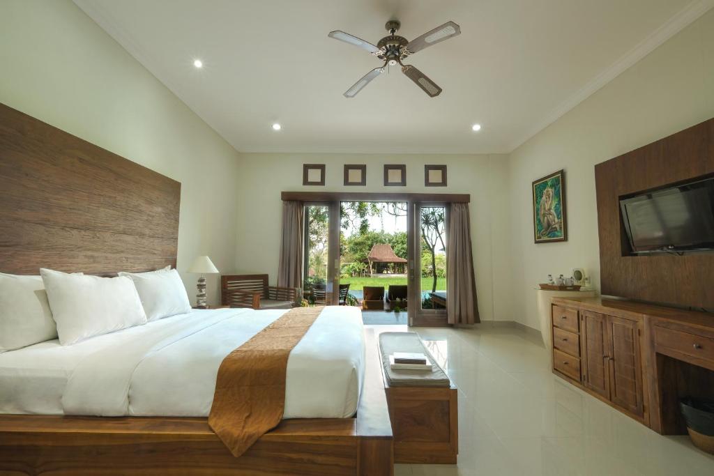 Postel nebo postele na pokoji v ubytování Artini Bisma Ubud Hotel