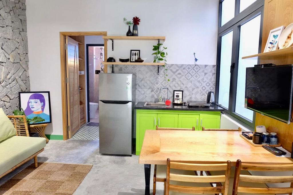 Nhà bếp/bếp nhỏ tại URI HOUSE, 1-2 BR tourism apt, 5' walk Dragon Bridge