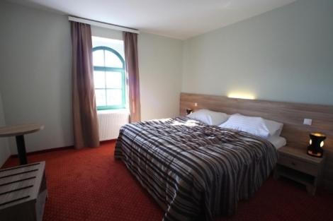 Postel nebo postele na pokoji v ubytování Hotel Vinohrad
