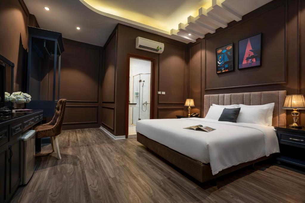 Postel nebo postele na pokoji v ubytování Hanoi Morning Hotel