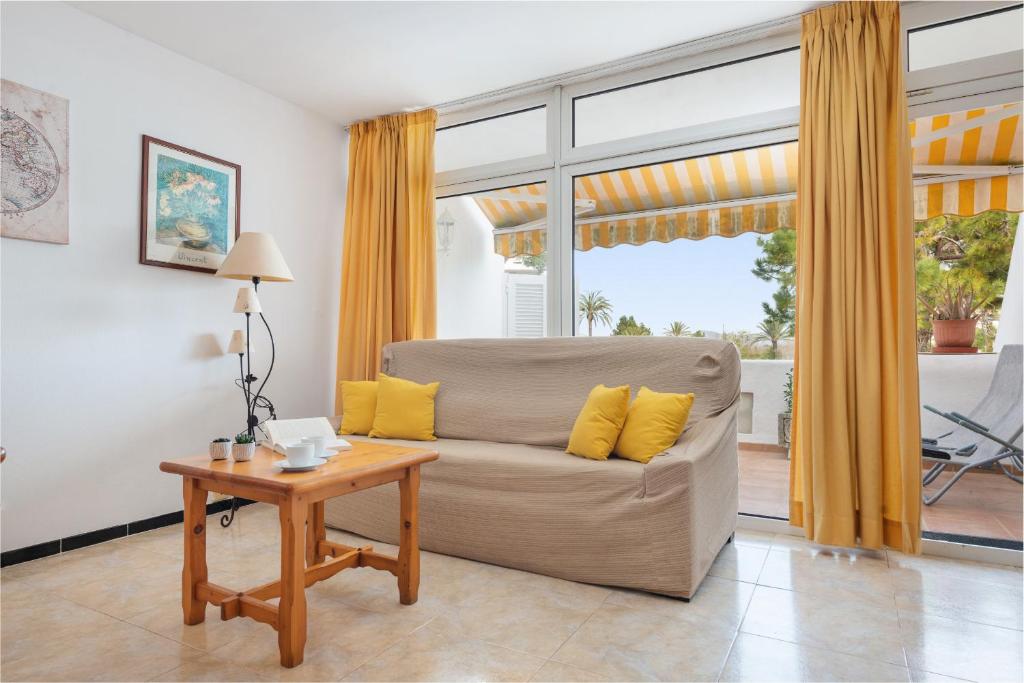 A seating area at Apartamento Silver
