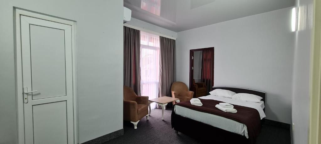 Postel nebo postele na pokoji v ubytování Hotel Genatsvale