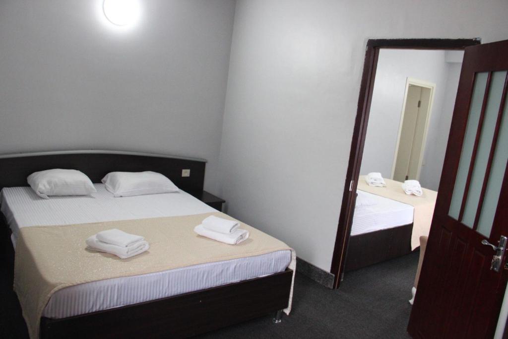 Postel nebo postele na pokoji v ubytování Hotel Genatsvale