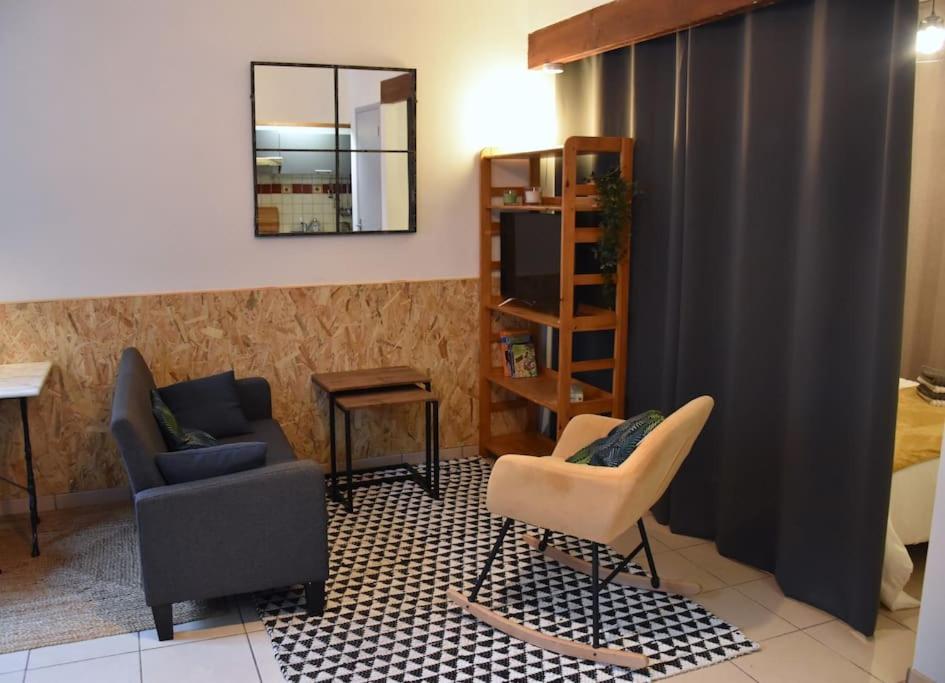 Posedenie v ubytovaní Ô Toulouse - Appart cosy - Wifi
