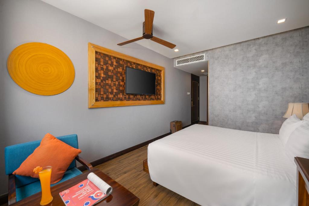 Superior Double Room with Partial Sea View