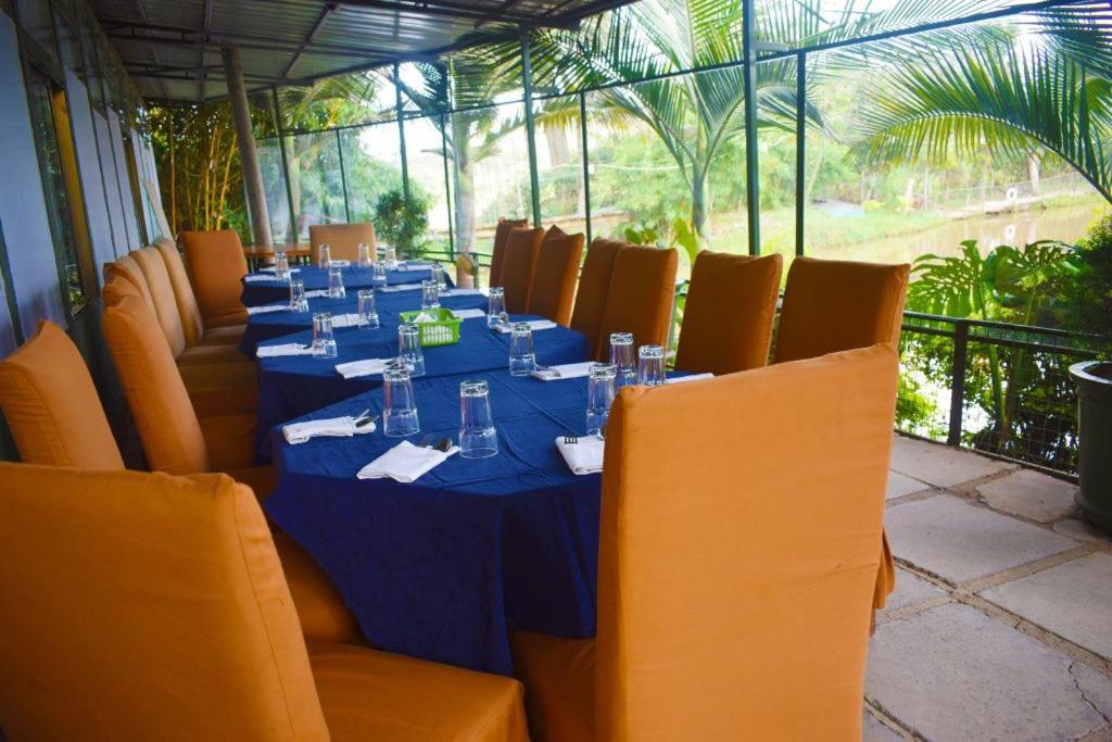 Restaurace v ubytování Stedmak Gardens Karen