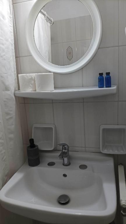 Koupelna v ubytování Leonidas Hotel