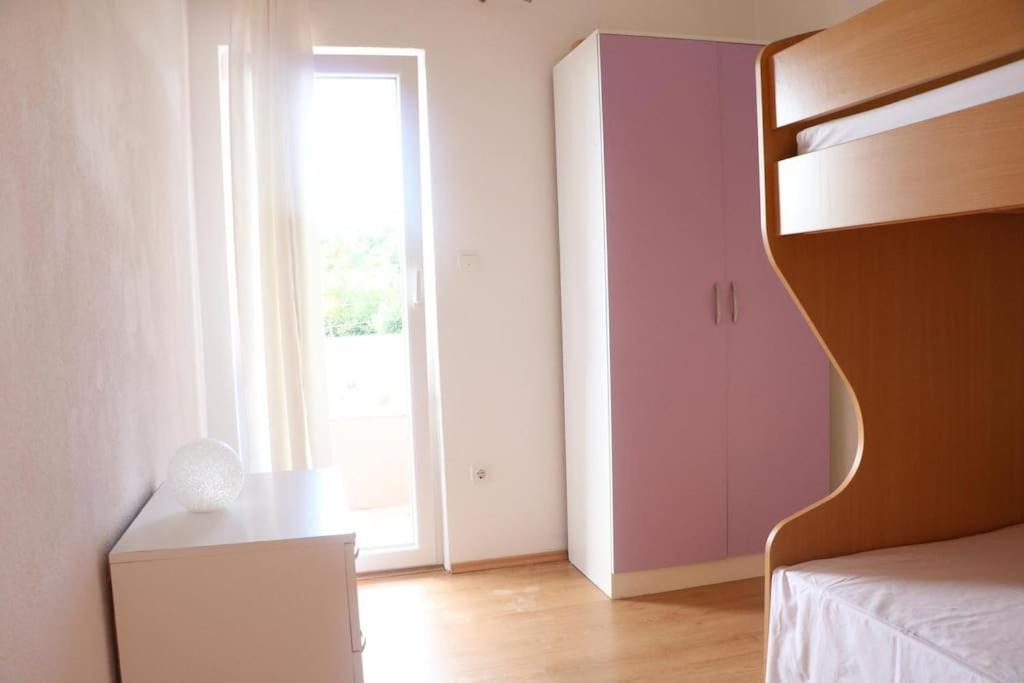 Postel nebo postele na pokoji v ubytování Villa with swimming pool and game room