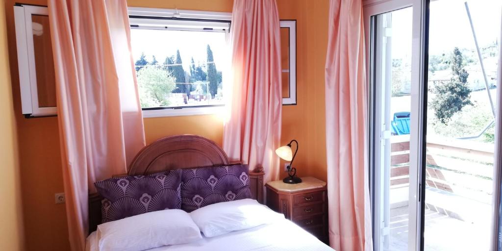 Postel nebo postele na pokoji v ubytování sapfo's house
