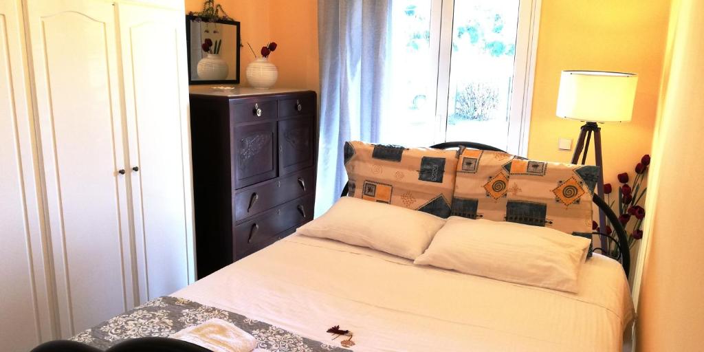Postel nebo postele na pokoji v ubytování sapfo's house