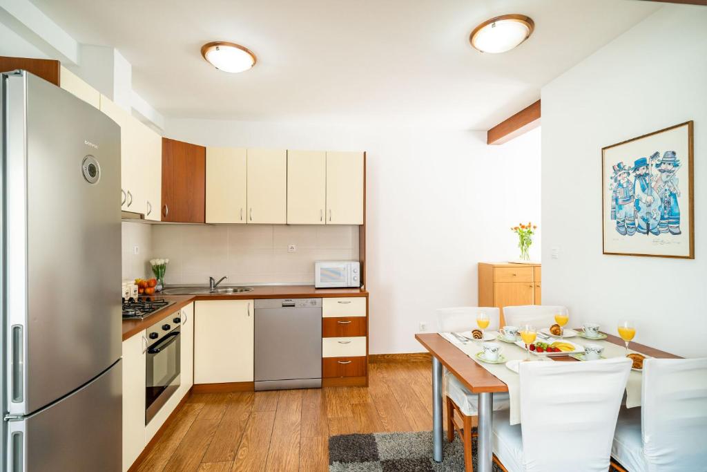 Kuchyň nebo kuchyňský kout v ubytování Apartment Sunday