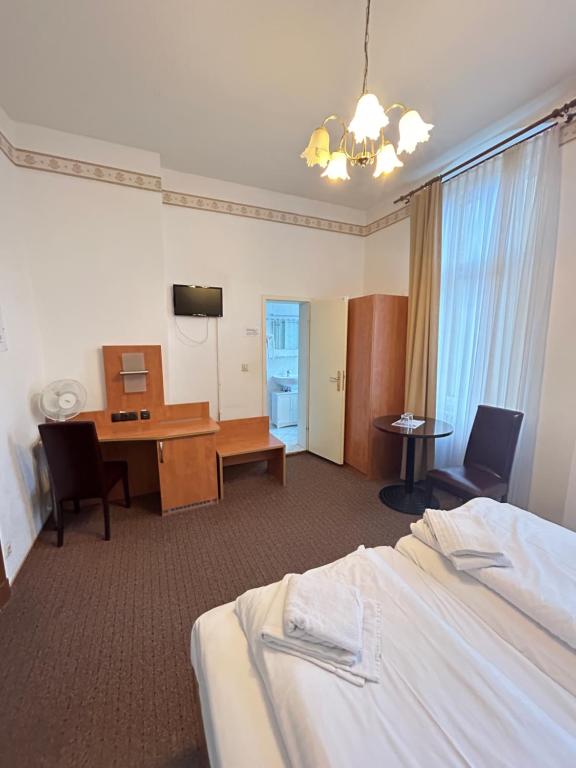 Postel nebo postele na pokoji v ubytování Hotel Adam