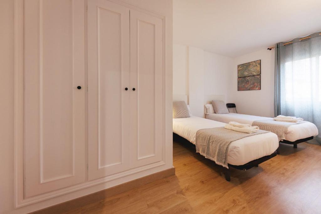Postel nebo postele na pokoji v ubytování Bravissimo Pont de la Princesa, comfortable 3-bedroom apartment
