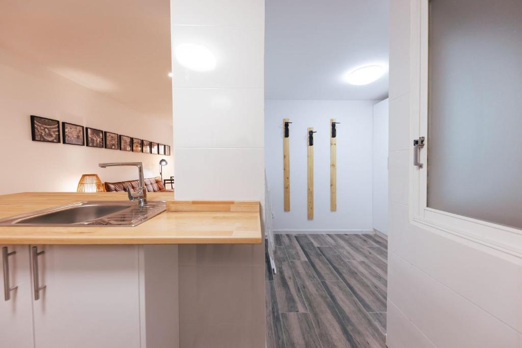 Fotografie z fotogalerie ubytování Bravissimo Pont de la Princesa, comfortable 3-bedroom apartment v destinaci Girona