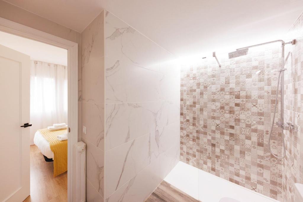 Koupelna v ubytování Bravissimo Pont de la Princesa, comfortable 3-bedroom apartment