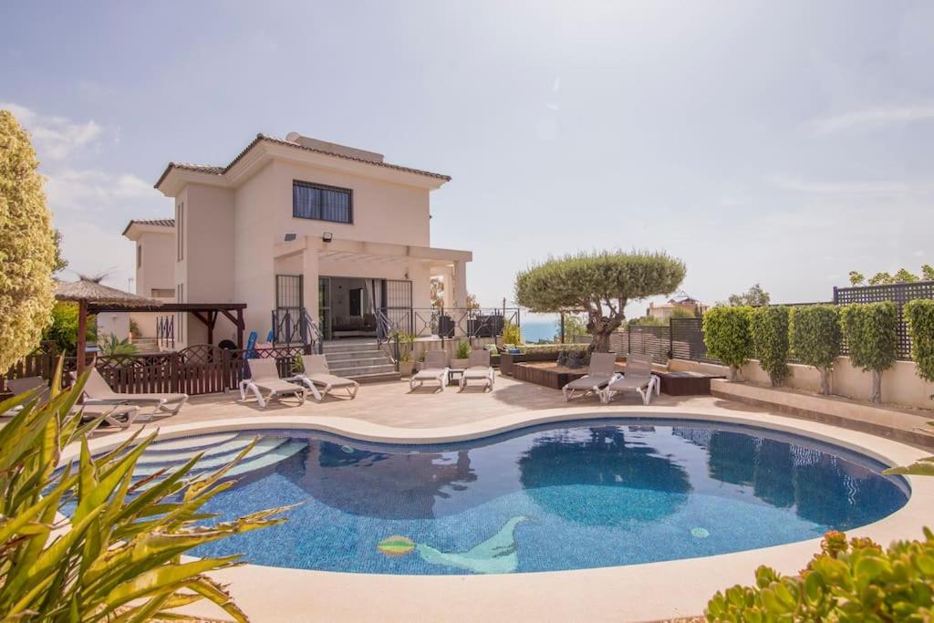 Bazén v ubytovaní Villa moderna con piscina alebo v jeho blízkosti