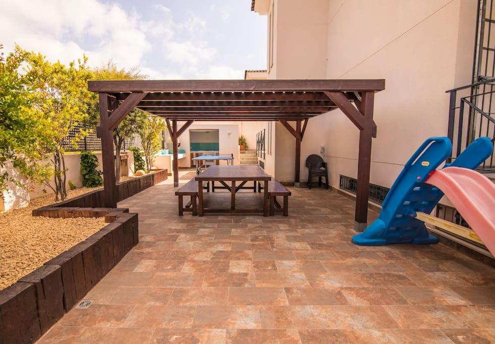 Balkón nebo terasa v ubytování Villa moderna con piscina
