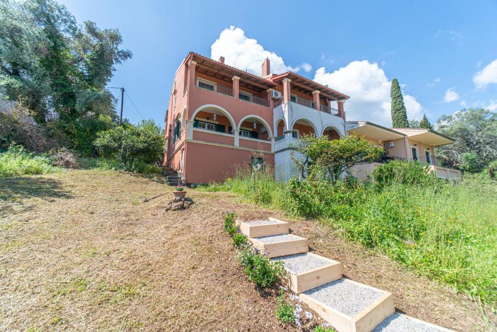 A garden outside Bella Vista