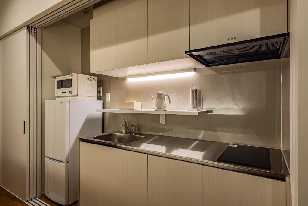 ビル泊 -Birupaku Decentralized Hotel-にあるキッチンまたは簡易キッチン