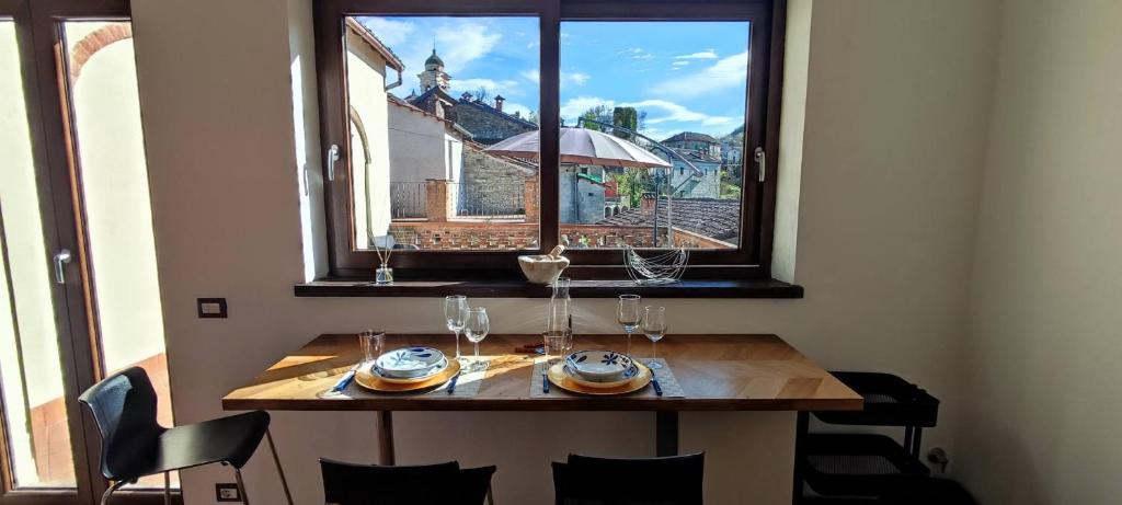 a table in a room with a window at La Terrazza sul Borgo in Mombaldone