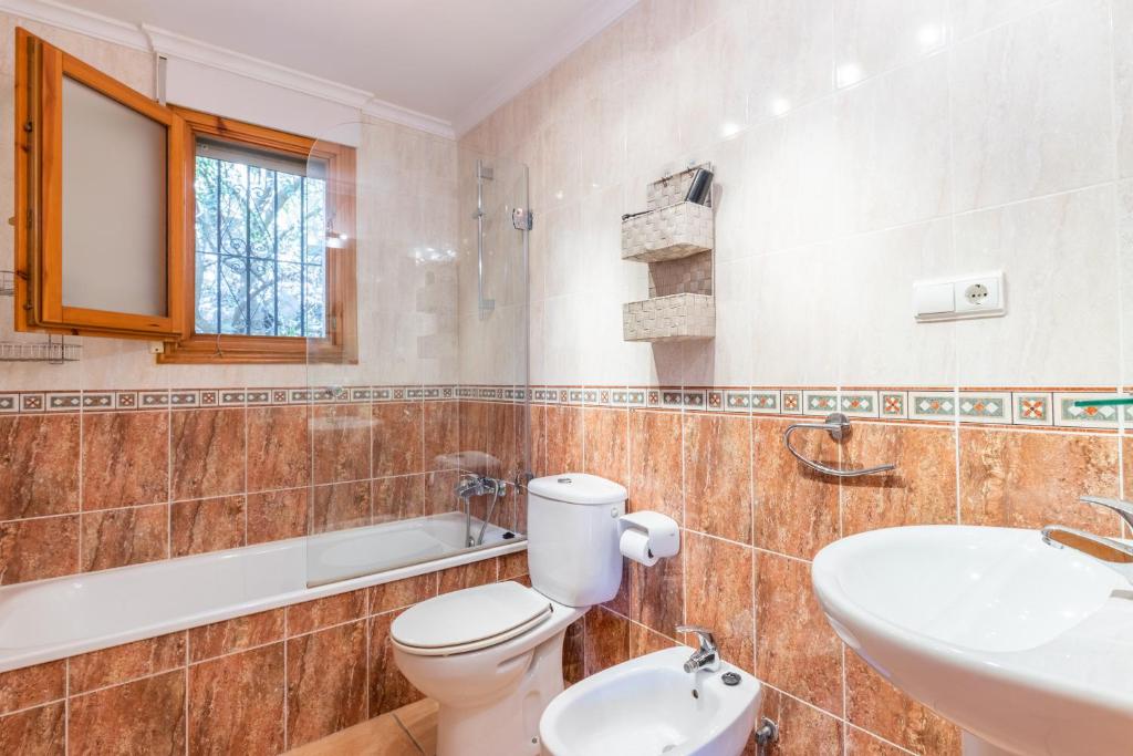 A bathroom at Holiday Villa Near Denia