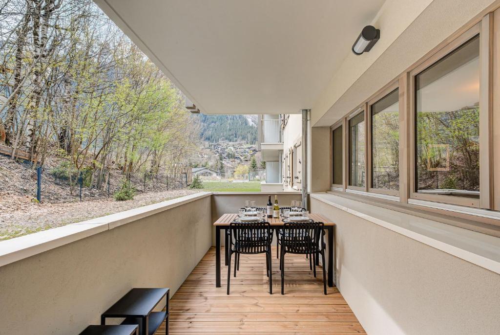 Un balcón o terraza de White Pearl A02 - Alpes Travel - Chamonix - Sleeps 4