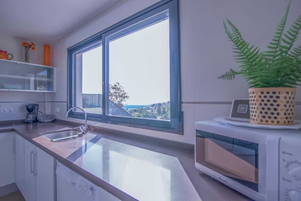 Kuchyň nebo kuchyňský kout v ubytování Villa moderna con piscina