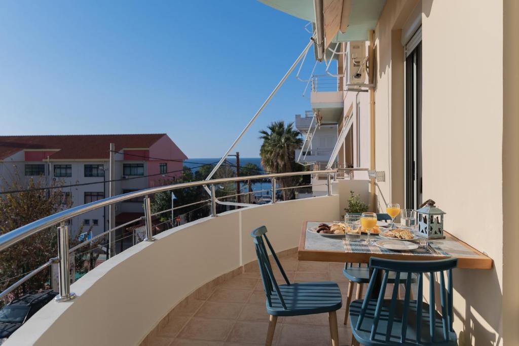 Dejaview cozy apartment with Sea View by 8essentially
