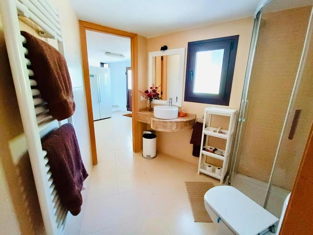 Kúpeľňa v ubytovaní 1-Bed Apartment close to Moraira town centre