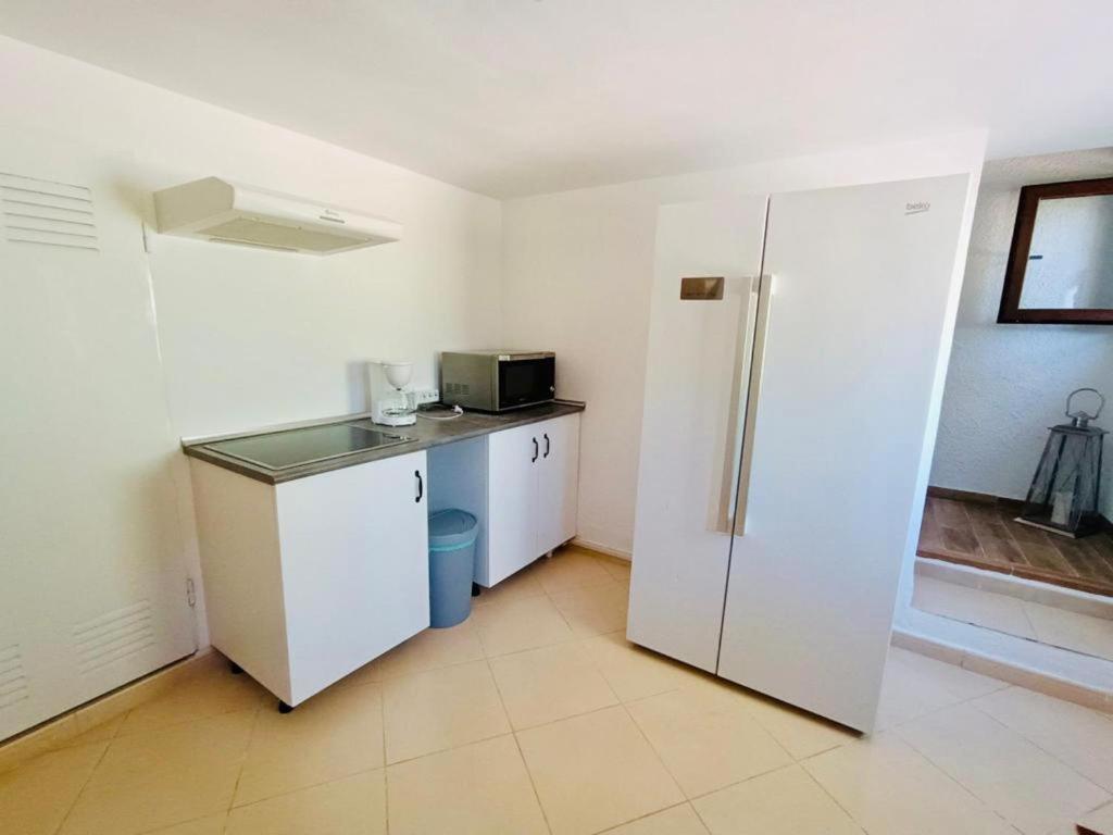 Kuchyňa alebo kuchynka v ubytovaní 1-Bed Apartment close to Moraira town centre