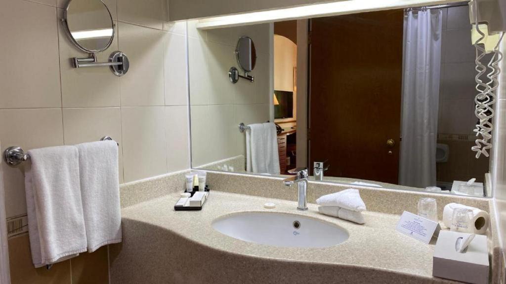 Koupelna v ubytování Golden Tulip Nizwa Hotel
