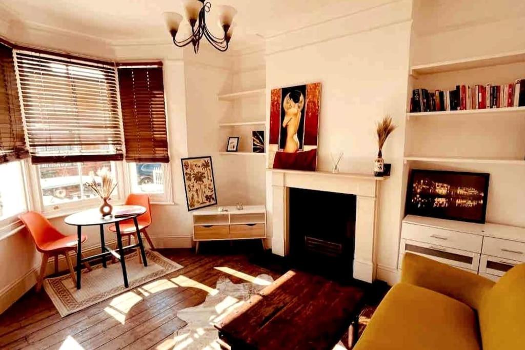 Apartment 1 bedroom flat garden in Clapham, London, UK