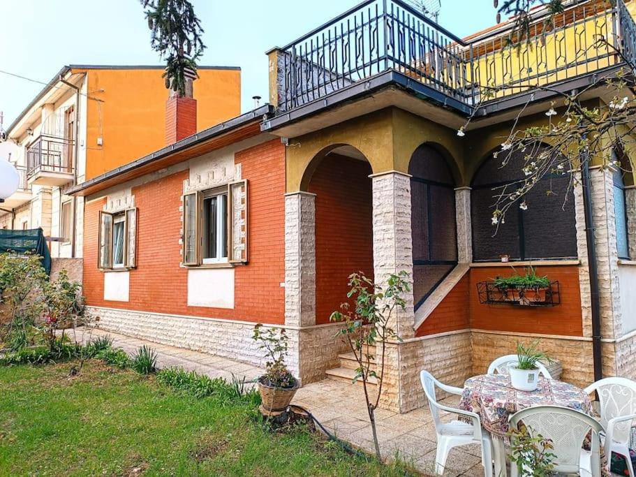 a house with a table and a balcony at Il giardino delle rose in Avezzano