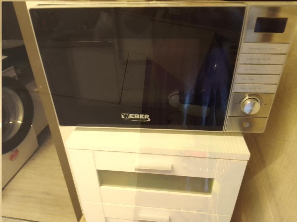 TV a/nebo společenská místnost v ubytování Appartement 53m2 möbliert mit Internet TV Küche Mit schöner Aussicht in zwischen Olten- Aarau