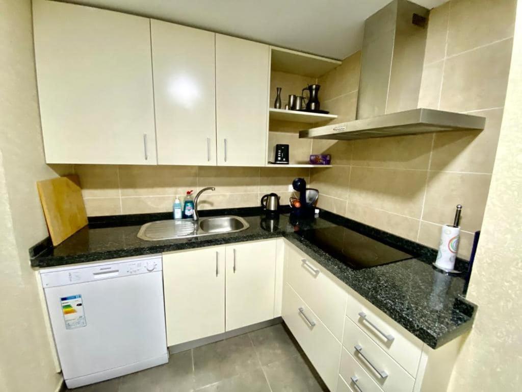 Kuchyň nebo kuchyňský kout v ubytování Apartment Alcaidesa