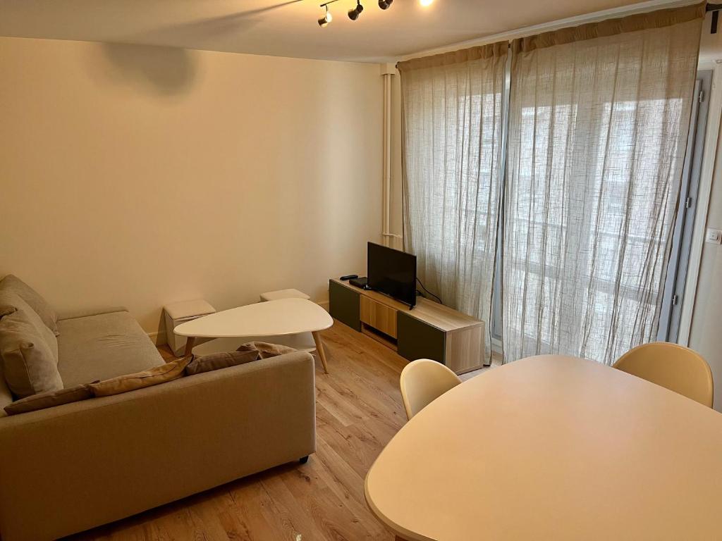 Zdjęcie z galerii obiektu Beau logement très bien situé w mieście Saint-Étienne