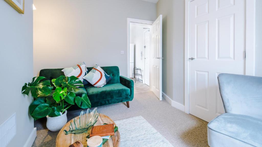 Designer apartments for City Breaks in Chester - Two-Bedroom Apartment